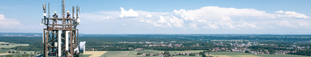 ABEL Richtfunkmasten zwischen Feldern aus Vogelperspektive