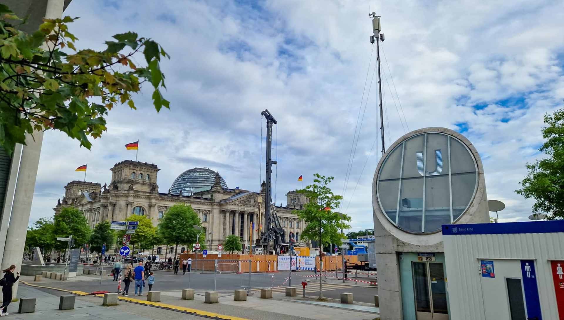 Mrt Vor Reichstag