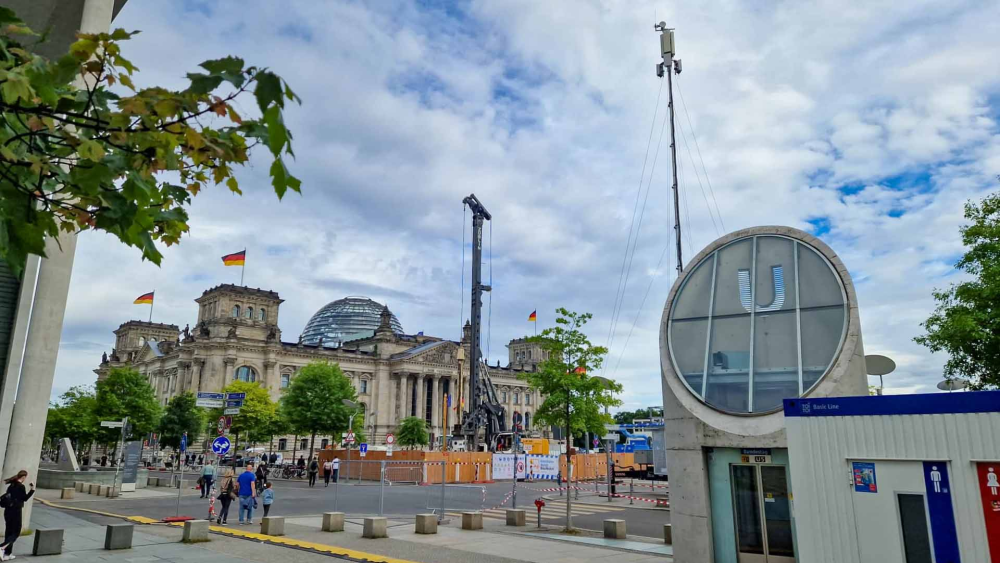 Mrt Vor Reichstag